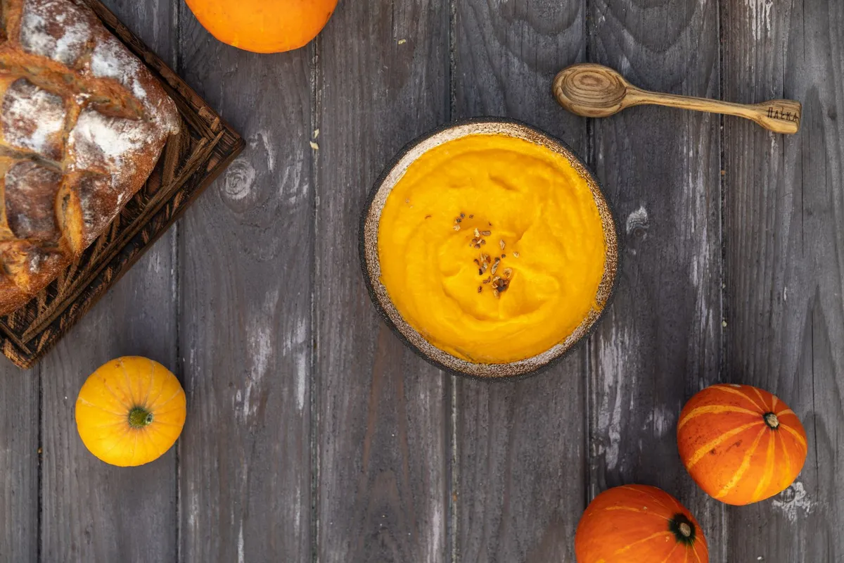 Crema de calabaza en un cuenco